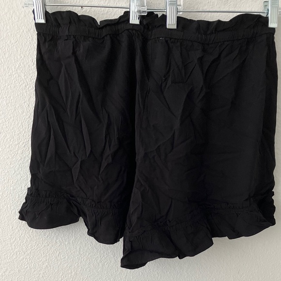 Candace Cameron Bure Petite Short with Ruffle Detail - Black (sz PM) A488177 - Picture 3 of 3